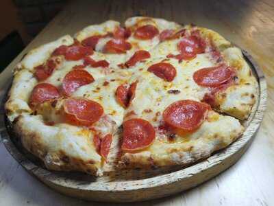 Reginni Pizza De Horno