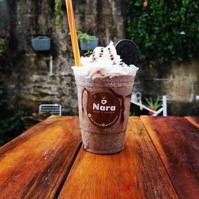 Nara. Café Y Jardín