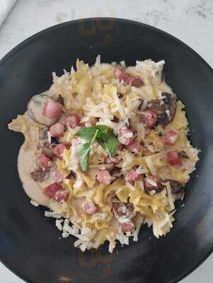 Em Art Gallery Café