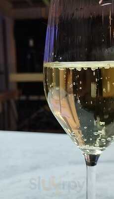 Em Art Gallery Café