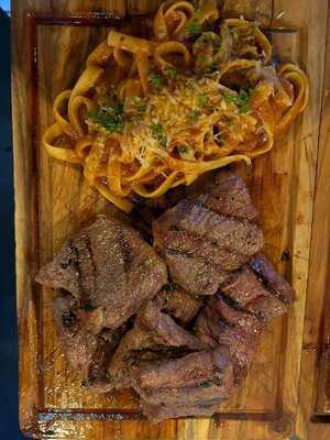 Bife's Central Cortes Y Vino