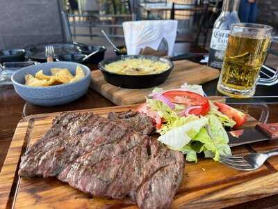 Bife's Central Cortes Y Vino