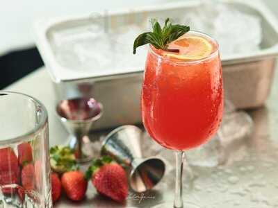 Don Camarón Chapalita Beer & Bar