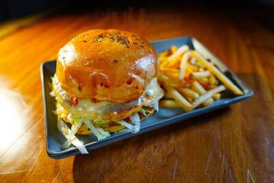 Don Camarón Chapalita Beer & Bar