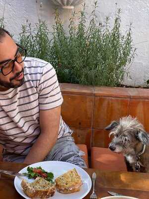 Lolaila Bistro Local