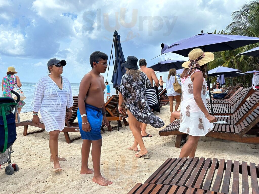 Chula's Beach Club