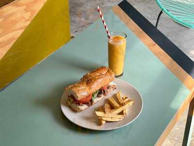 Taller 62 Studio/cafe