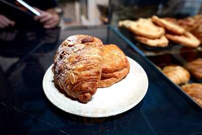 Creciente ¡café, Pan Y Amor!