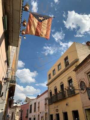 Borikén Ron Y Tapas