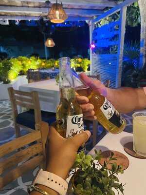 Acroyali Gyros Cancun | Greek Food 