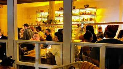 Entre Perros Y Lobos