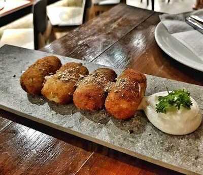 Salud Tapas Bar & Restaurant