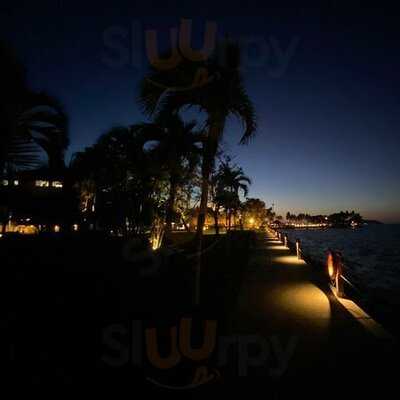 Sunset Bar At Shangri-la's Tanjung Aru Resort & Spa