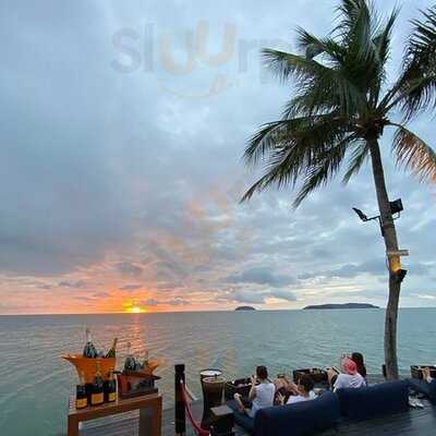 Sunset Bar At Shangri-la's Tanjung Aru Resort & Spa