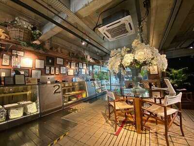 Bica & Co Courtyard Cafe