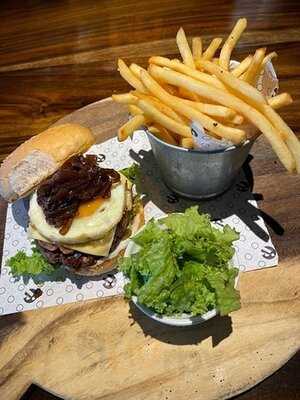 Bica & Co Courtyard Cafe