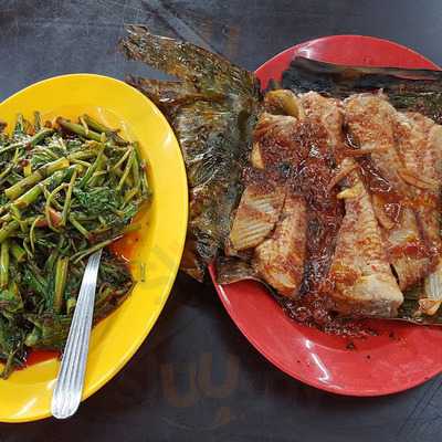 Medan Ikan Bakar Muara Sungai Duyung