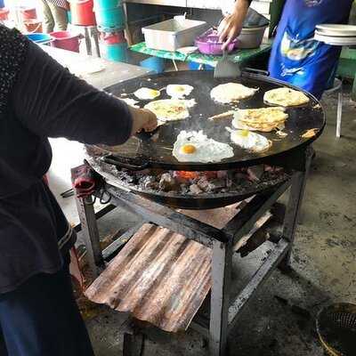 Roti Canai Kayu Arang