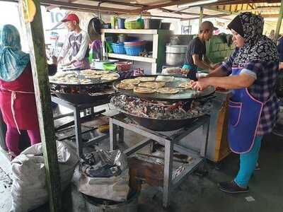 Roti Canai Kayu Arang