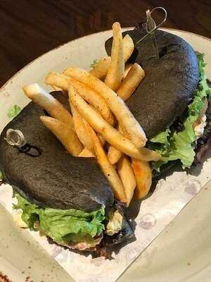 Axis Lounge At The Doubletree By Hilton Melaka