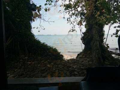 Beach Blanket Babylon