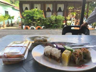 Perhentian Kuih Kampung