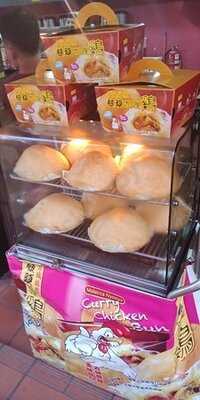 A Famosa Curry Chicken Bread