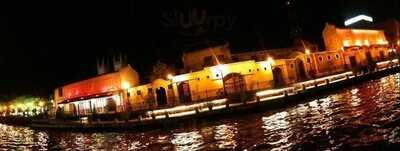 Es Traveler Port Cafe