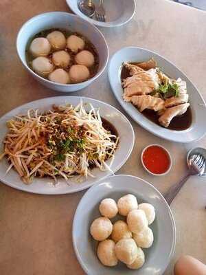 Famosa Chicken Rice Ball Jln Bendahara