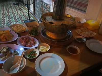 Yi Bing Qing Fish Head Steamboat