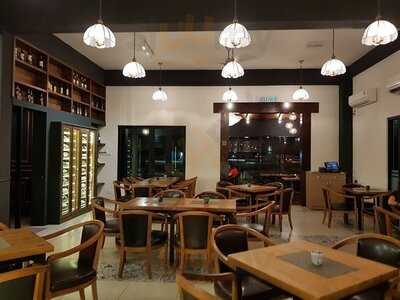 Mondrian Restaurant Cafe