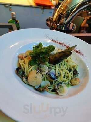 Thirstday Bar And Restaurant