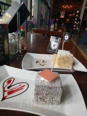 Walnut Cafe & Bar