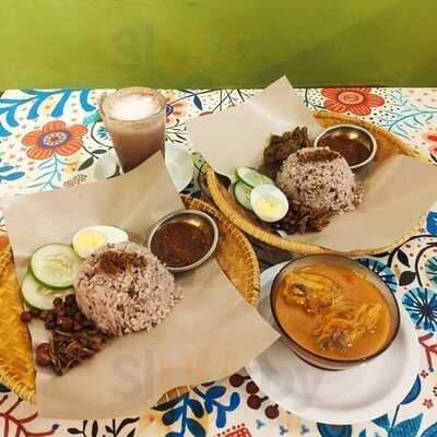 Indah House Kuching - Cafe, Art Event Space, Homestay, Cooking Class