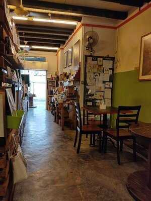 Indah House Kuching - Cafe, Art Event Space, Homestay, Cooking Class