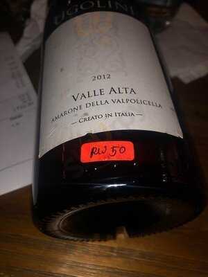 Momentz Music Restaurant