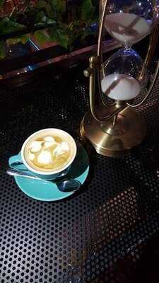 Momentz Music Restaurant