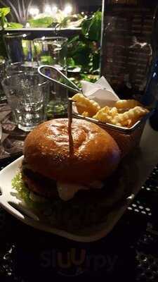 Momentz Music Restaurant