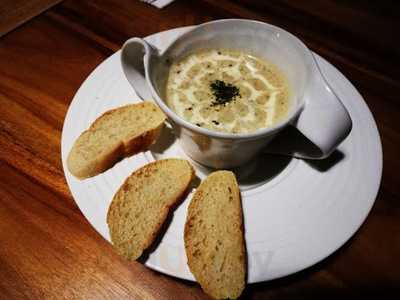 Razzmatazz Bistro, Pub & Lounge