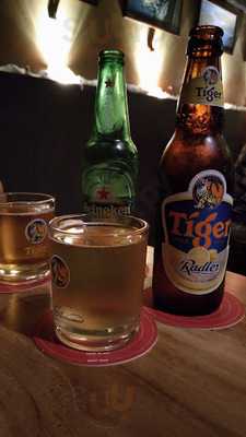 Razzmatazz Bistro, Pub & Lounge