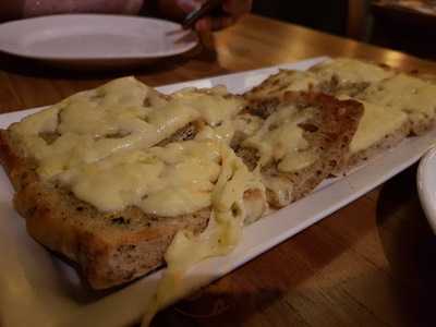 Razzmatazz Bistro, Pub & Lounge