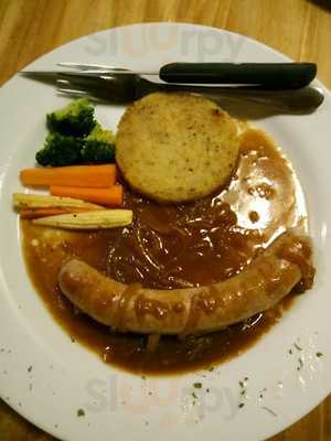 Razzmatazz Bistro, Pub & Lounge