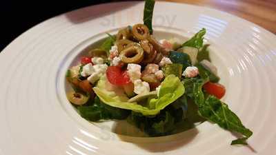 Razzmatazz Bistro, Pub & Lounge