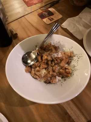 Razzmatazz Bistro, Pub & Lounge