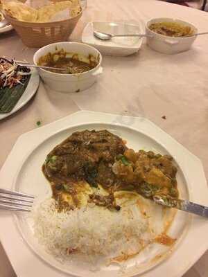 Lyn's Thandoori Restaurant