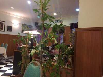 Lyn's Thandoori Restaurant