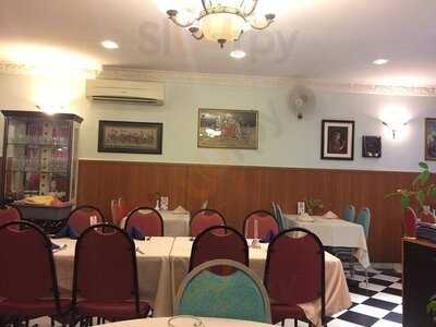 Lyn's Thandoori Restaurant