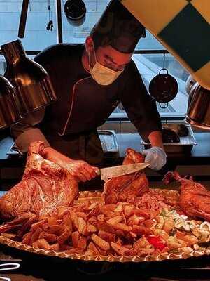 Makan Kitchen At Doubletree By Hilton Hotel