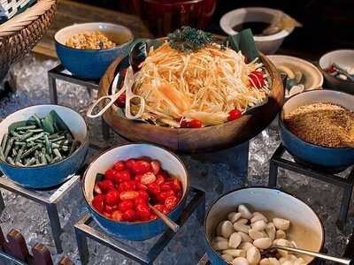 Makan Kitchen At Doubletree By Hilton Hotel