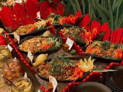 Makan Kitchen At Doubletree By Hilton Hotel